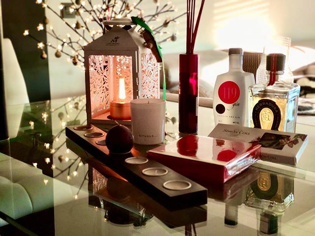 Disfruta de #119gin esta Navidad!!! carmelitano.com .
.
. .
#gin #ginlovers #londondrygin #ginebra #premiumgin #castellorutadesabor #Benicàssim #TuMomentoPremium #España #Carmelitano #ginpremium  #ginspanish #bartender  #cocktails  #navidades #navidades2019