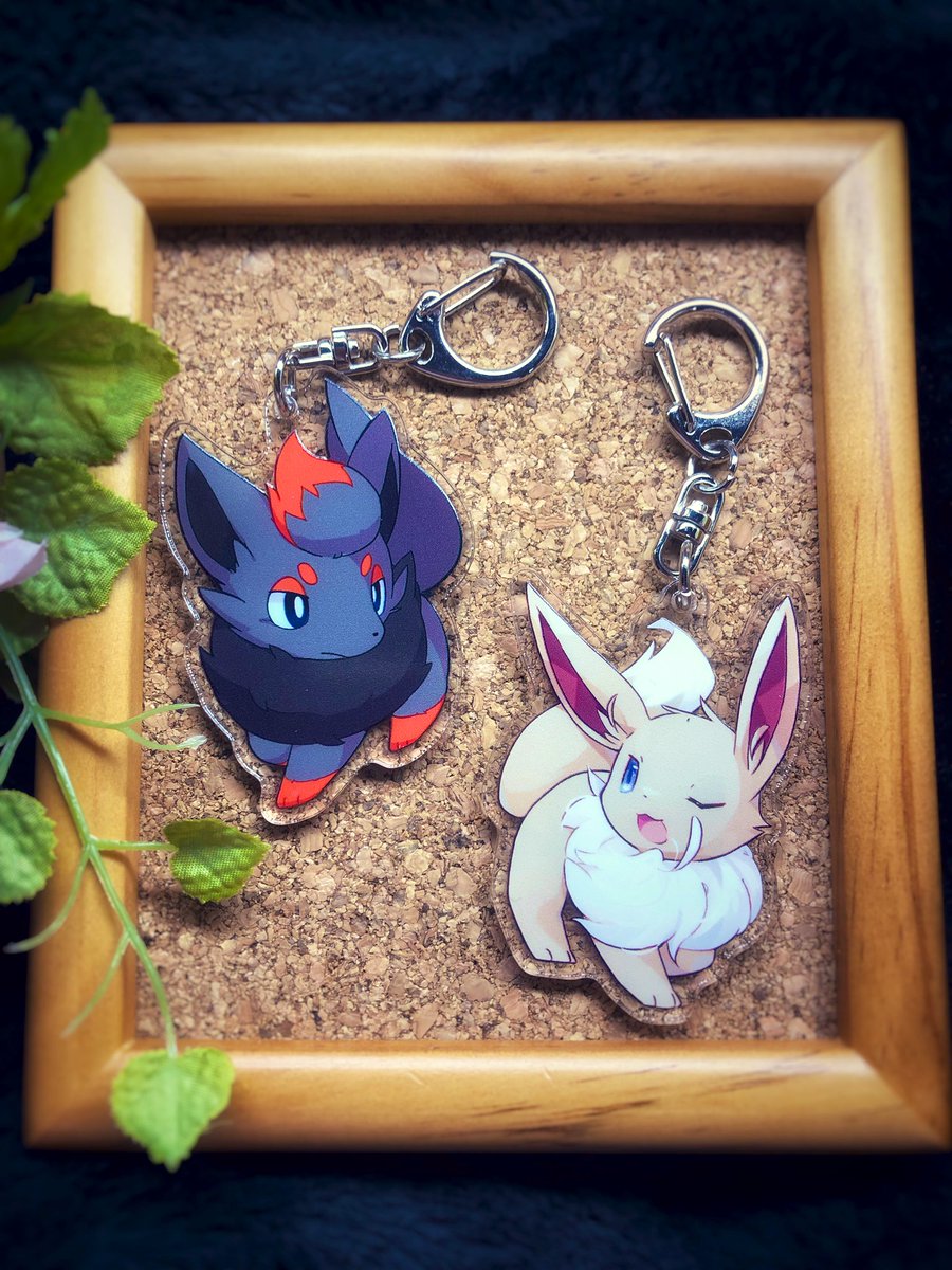 ゆとぴあ 冬コミにアクリルキーホルダー持っていきます 犬上さん Inukami Hikari のゾロアのとわたしの イーブイです 裏表で表情が変わりますよー １つ500円 是非イ 30aに見にきてください