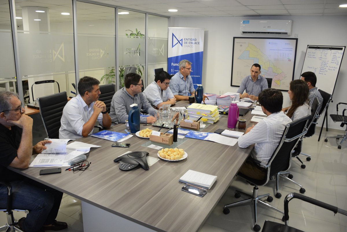 Nos reunimos con el subsecretario de ordenamiento terriotorial, Alan Strusiat y su equipo con la finalidad de intercambiar información relevante de los proyectos que ejecutados y en desarrollo, potenciando los programas y la captación del financiamiento requerido para los mismos.