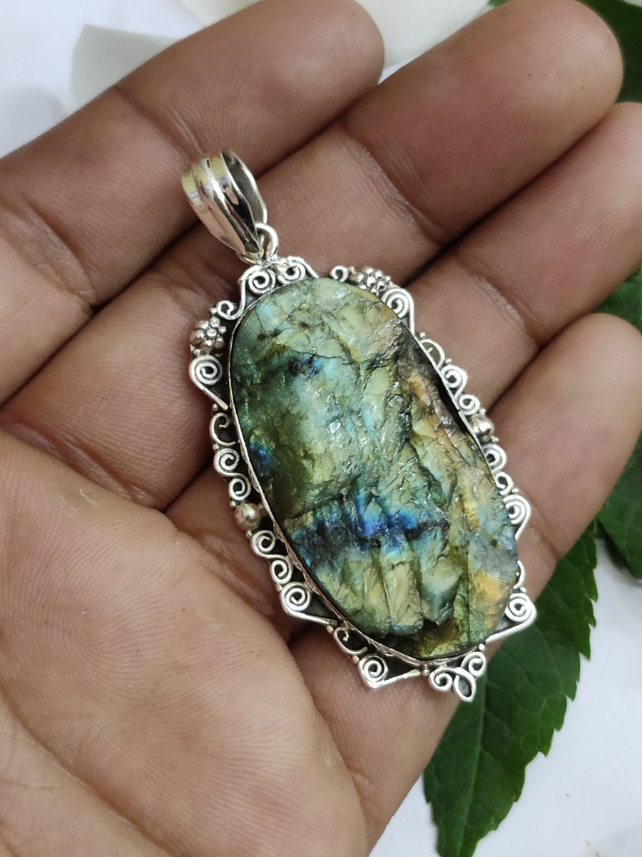 #roughlabradorite #pendant #raw #Stone #rawstonependant #sterlingsilver #largependant #MultiColor #jewelry #necklace #weddingnecklace #antiquependant #ovalstonependant #handmadependant  #sterlingsilverpendant #weddingpendant #anniversarypendant #labradoritependant #giftforher