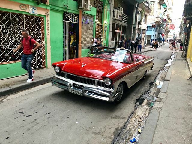 diningdiva's tweet image. Happy Holidays from Havana! So many different sides to this stunning city just begging to be explored. Cannot recommed PrivateCubaTravel highly enough to show you the Real Faces of Havana in style! #Cuba #Havana #Bespoketravel ift.tt/2t5COsg