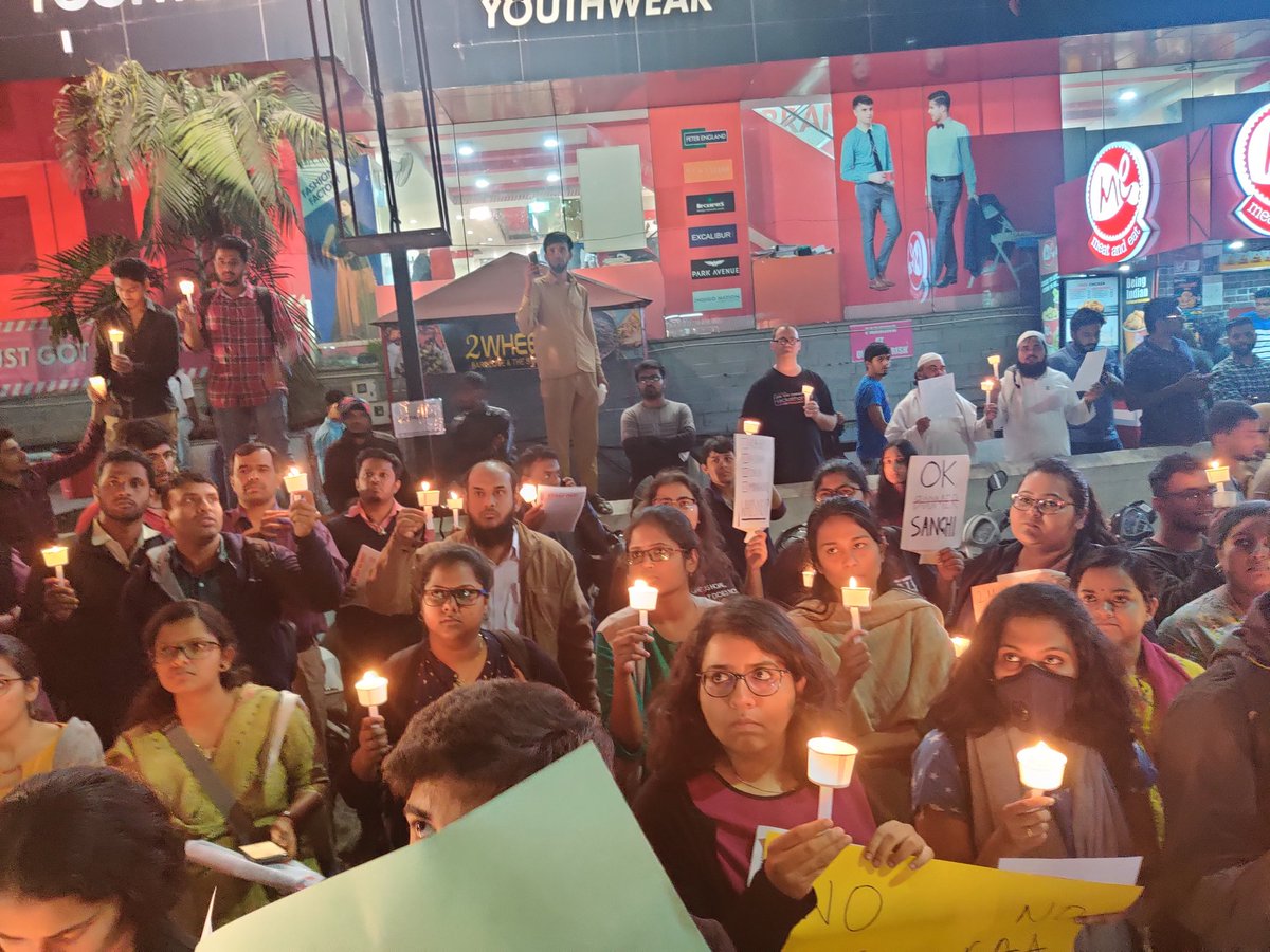 shaheenshasa's tweet photo. Bangaloreans are out again, this time at Wilson Garden/Hosur Road #RepealCAA #RollbackNPR #RollbackNRC #PeacefulProtests #NoToStateViolence @vinaysreeni @godavar @MajChowdhury @leofsaldanha @lekhaadavi @Vidyut https://t.co/lRybeO6v9Y