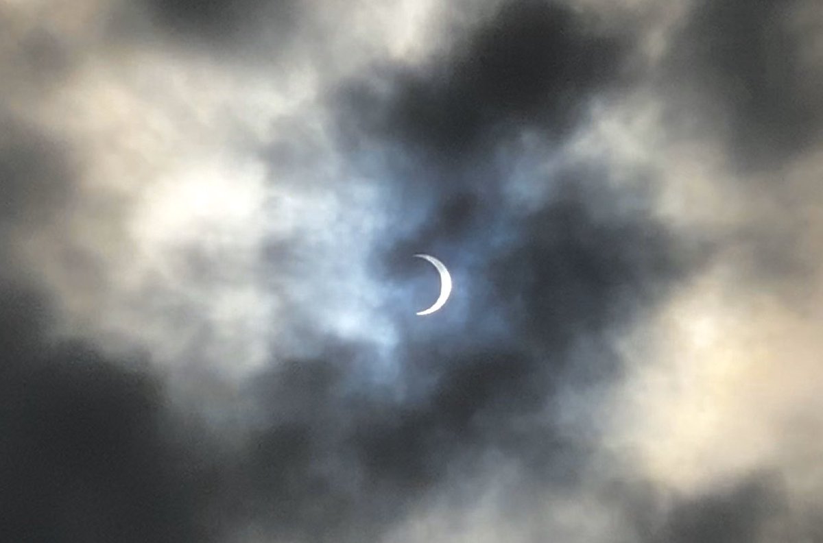 proffy_music's tweet photo. A moment to remember 😘😭
26.12.2019 
 #solareclipse2019 #GerhanaMatahariCincin #anulus
#eclipse #malaysia https://t.co/YQzFhoLJIn
