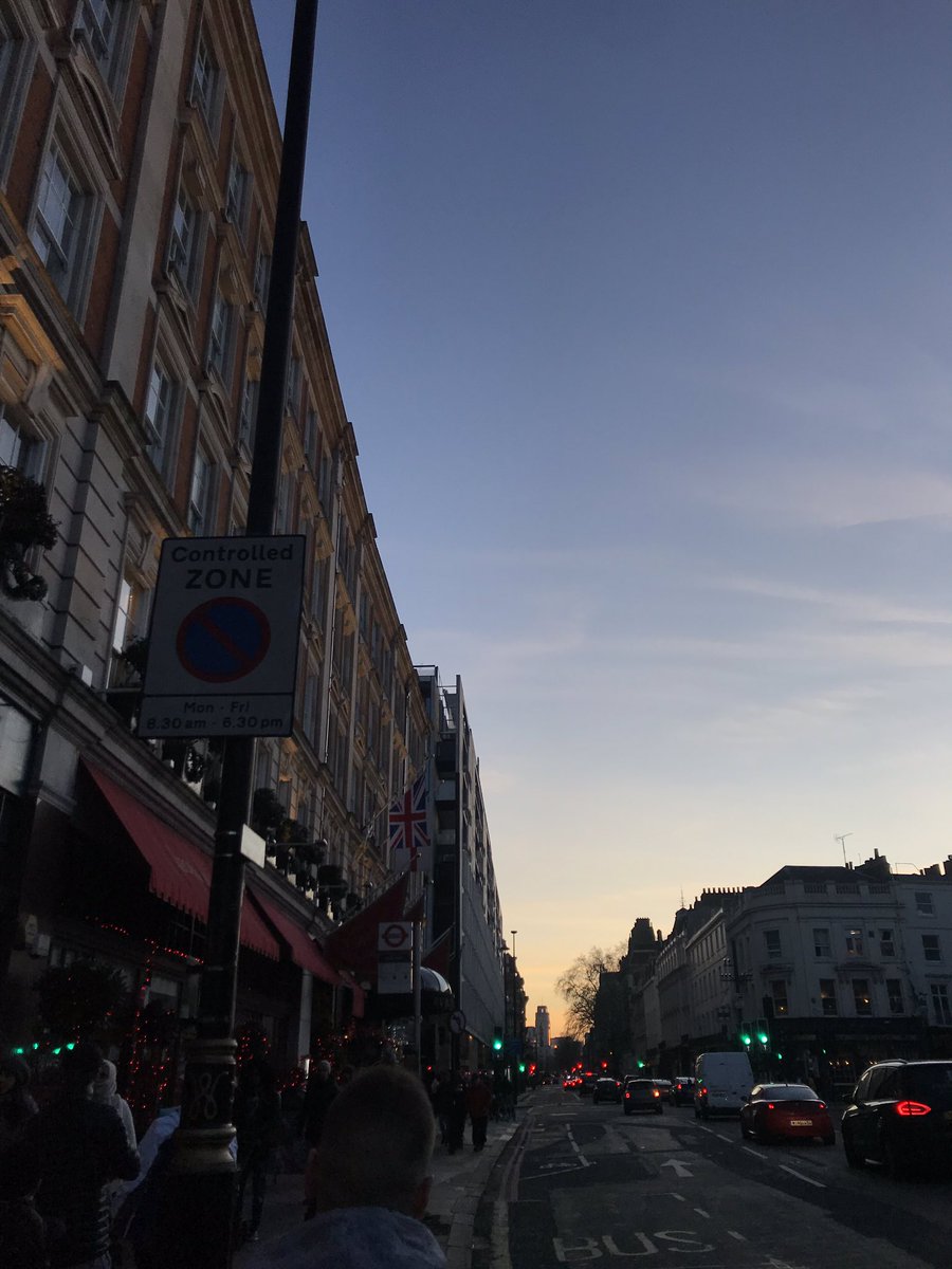 chatounenudeuse's tweet photo. Mes loulous je suis à Londres je vous RÉPOND bientôt sur Twitter et snap et je vous ajouterai sur snap ❤️ https://t.co/ZseWMS2YUj