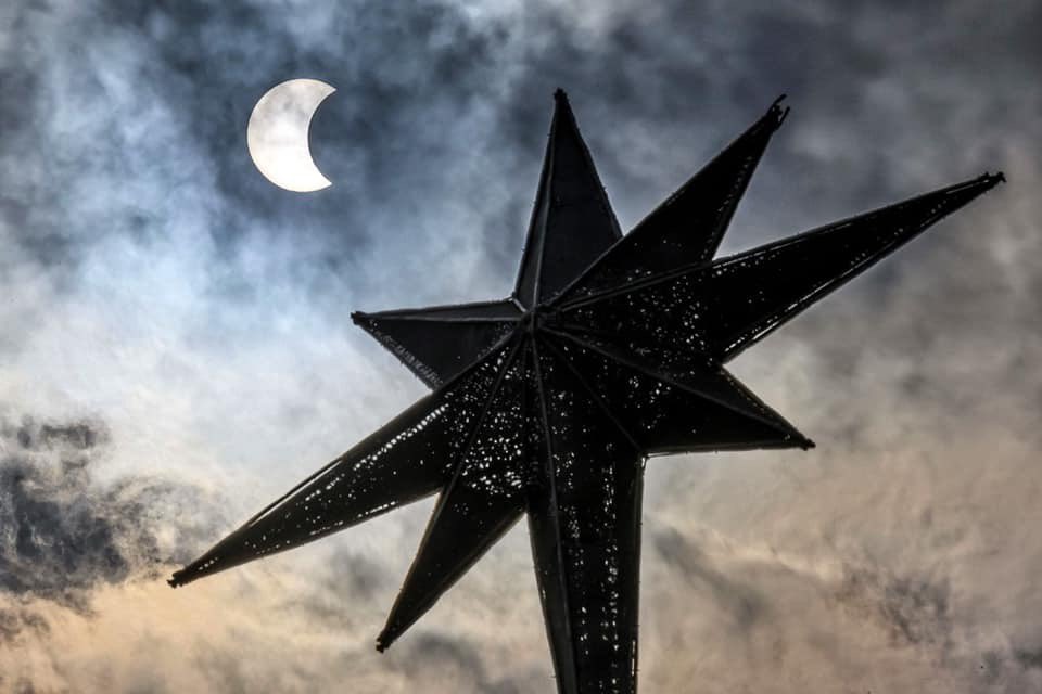 AFPMladen's tweet photo. #Eclipse2019 #Eclipse #Eclipsephoto #EclipseTH #eclipsesolar https://t.co/5DkiXXqC4J