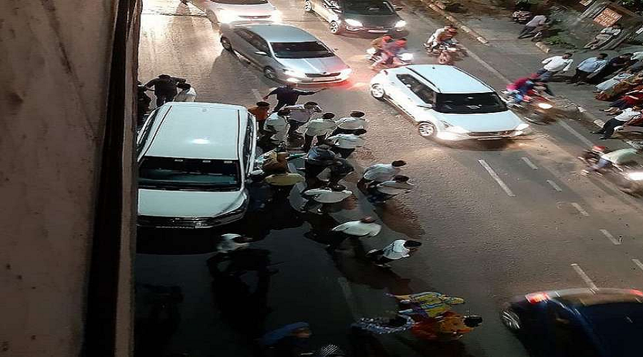 Gujaratmitr's tweet photo. #ગુજરાતમિત્ર #Surat #ParlePoint #OverBridge #Accident
સુરત પાર્લે પોઇન્ટ ઓવર બ્રિજ ઉપરથી મહિલા નીચે પટકાઈ, આવી રીતે થયો અકસ્માત
https://t.co/i2hoxBsZgk https://t.co/JFC4VzQ6KH