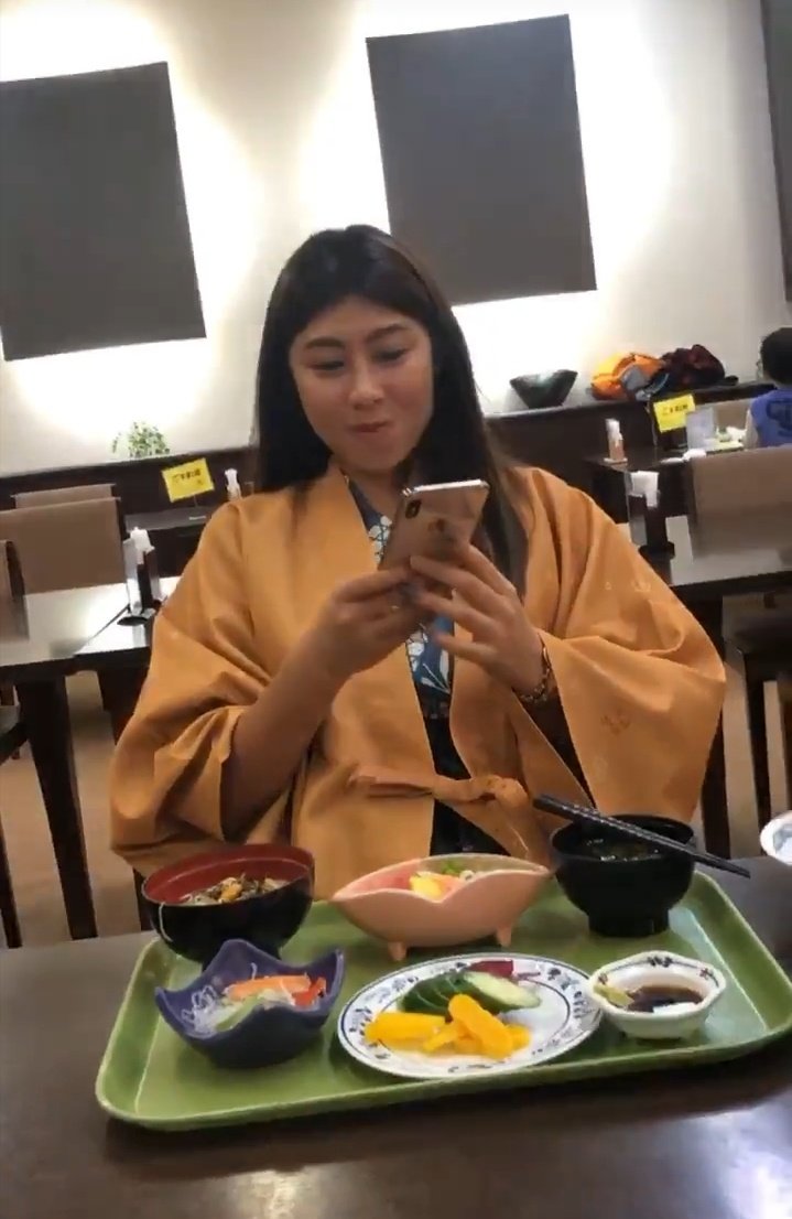 kiaraonly_'s tweet photo. Food is life. Sino yung magdidiet na? HAHAHA! CUTIE MO TALAGA!! @_kiatakahashi 

#PUSHAwardsKiaNos https://t.co/NKklrIhJEo