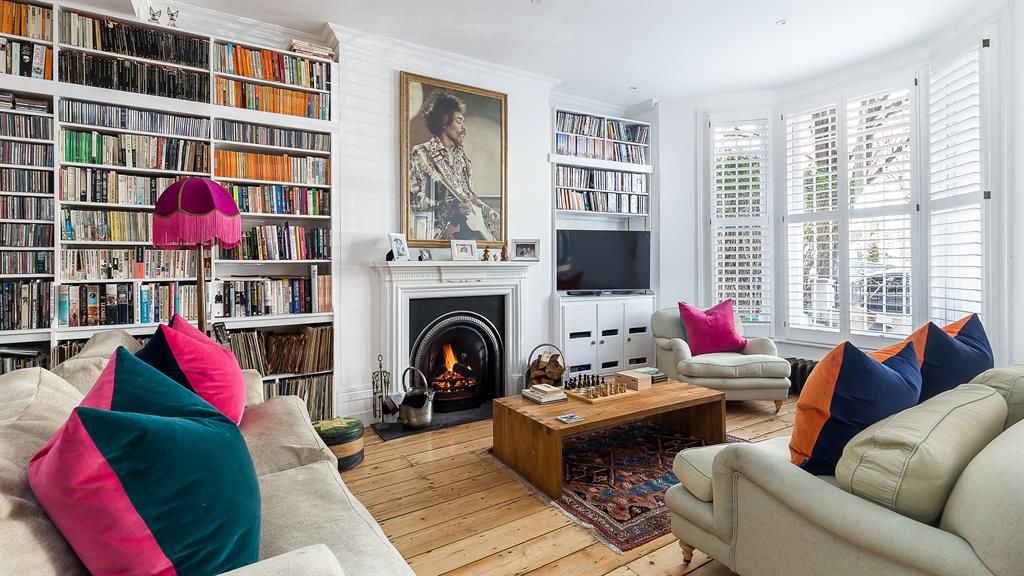 This lovely feature on famous voice actor’s Hammersmith home is one of our highlights of 2019 buff.ly/2ZfnuFJ