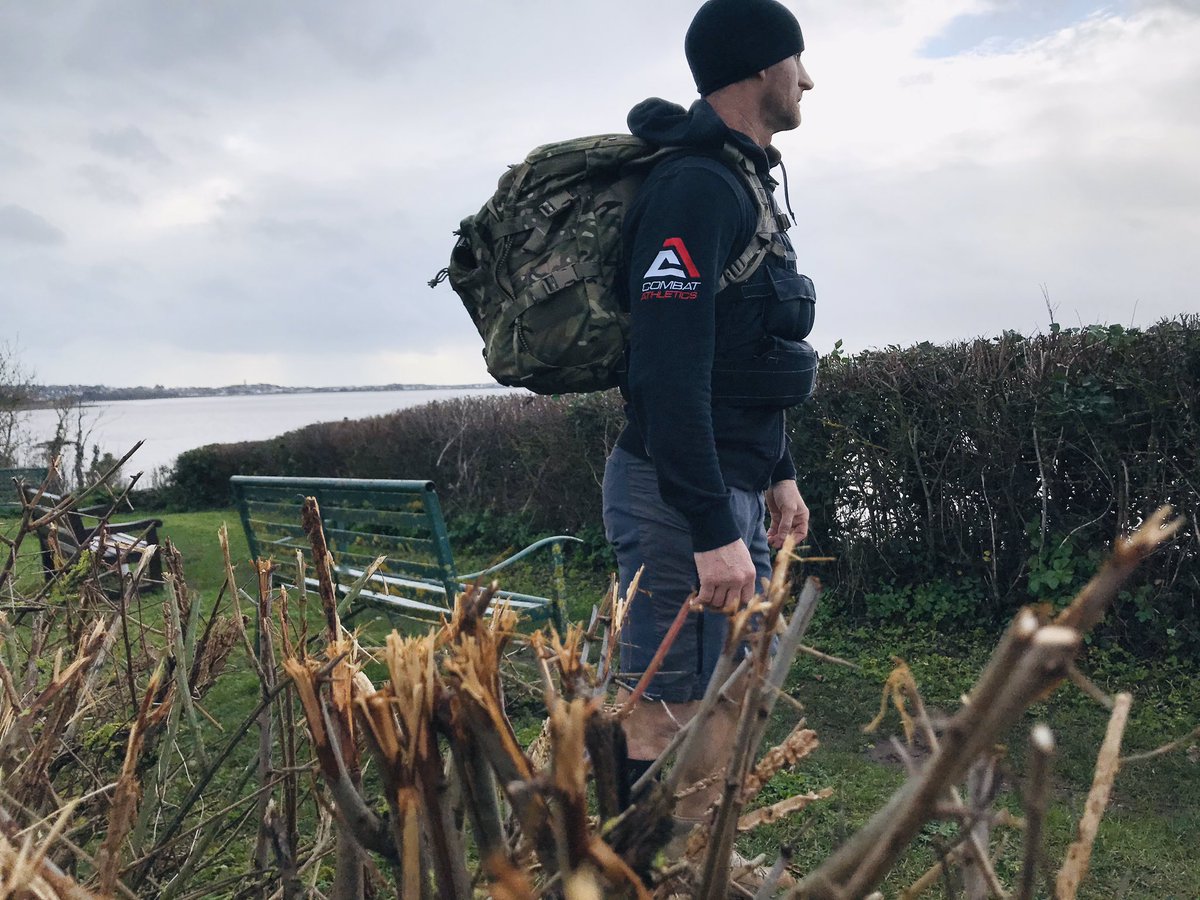 DrinkRM's tweet photo. Boxing Day, trying time fit in the gym &amp; dog walk/run......take the gym on the walk!?🐶👊 Weighted vest (12kg) &amp; pack (23kg), 35kg total...sorted!👍 #physinthebag #workaround https://t.co/QpWfkcnB2e