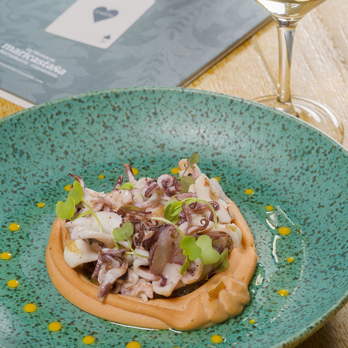 maricastanaBU's tweet photo. ¡Plato 100% 🔝 #MaricastañaBurgos ! Producto de la mejor calidad, con esmerada presentación 🌈🍴. ¡Todo por vosotros! ¿Quién puede resistirse a coger 🍴 y comerlo 😉? ⠀⠀⠀⠀
#EnTiemposdeMaricastaña #PaseoEspolon #RestaurantesdeBurgos #Burgos #BurgosMola #IsabelAlvarezChef https://t.co/fS865hOshm