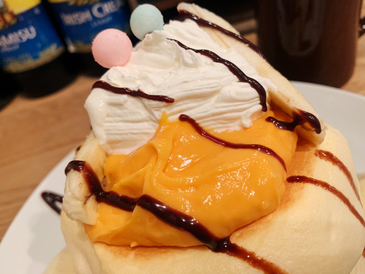 muni_gurume's tweet photo. 【プランピーパンケーキス】
@埼玉：羽貫駅から徒歩7分

バナナ＆チョコソースパンケーキを食べられるお店。

ふっくら焼きたてパンケーキはもっちりとした優しい食感！カスタードクリーム・生クリーム・チョコソースを合わせた贅沢な逸品✨

店内の雰囲気も可愛らしく至福のひと時を過ごせます🎶 https://t.co/euahhfQYmK
