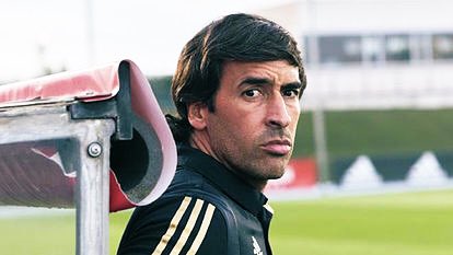 ¡QUÉ GRANDE🙌🏻🔝!

Raúl González ha prohibido a sus jugadores del Castilla (2ªB) ir con mochilas, zapatillas o cascos caros: “No se puede ir a jugar a Las Rozas con mochilas de Louis Vuitton de 600€. Todos con la ropa que facilita el club. Incluidas zapatillas".

RESPECT💪🏼.