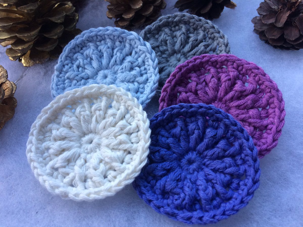 EarbyCrafts's tweet photo. I’ve been asked to make some eco friendly make up remover pads 🙂 Only too happy to oblige 👍 💯 % cotton, machine washable and reusable 💕 #ecofriendly #ecocrochet #cottonyarn #crochet #makeupremoverpads #loveplanetearth 🌍 https://t.co/0eflquxRR0