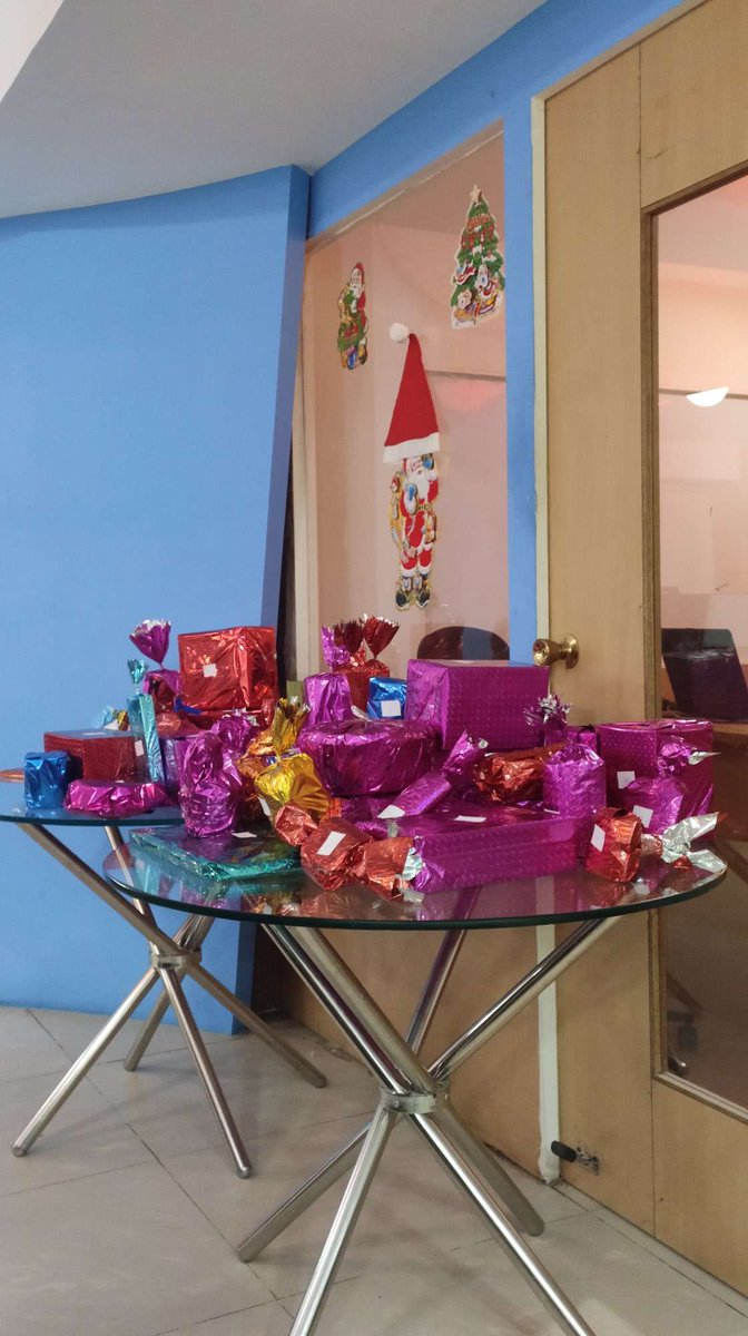 varianceinfo's tweet photo. Christmas evening at @variance, On Behalf of the @variance Family, we wish you all a Merry Christmas May your holidays be spent in good cheers๐๐
#christams #celebration #VarianceCulture #officeFun #officeDecoration #gifts #secretsantagift #Christmascelebration #VarianceInfotech https://t.co/M7i4R4d7Oo