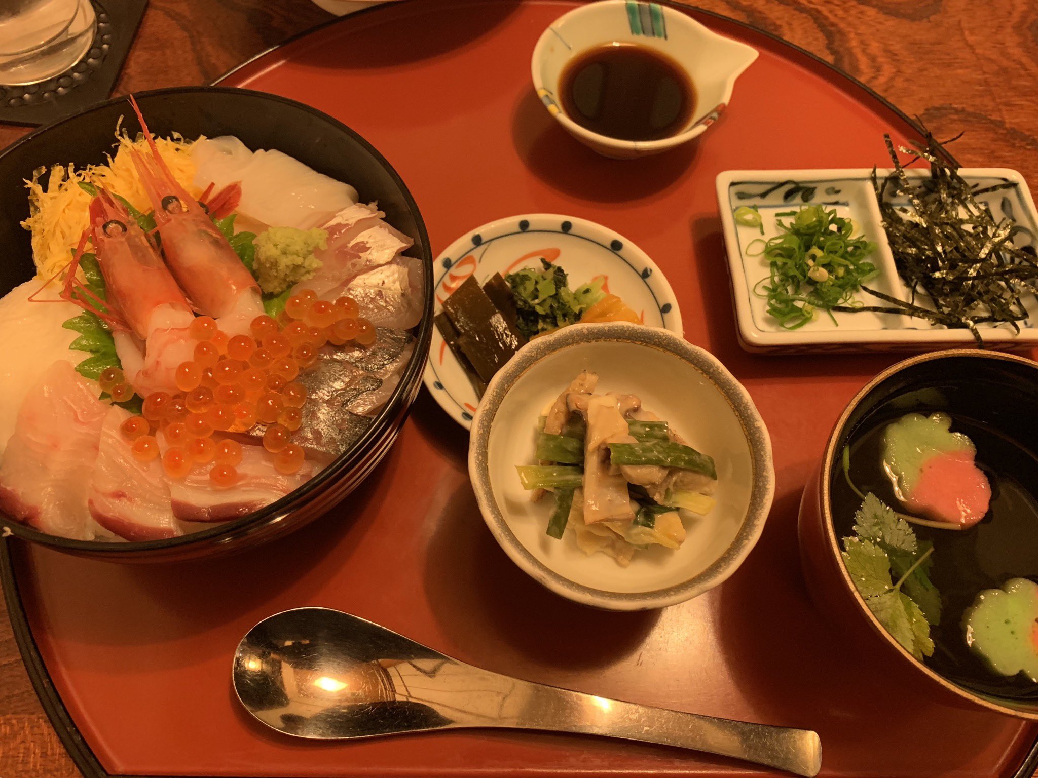だるま 米子市にある 松の江 さんで夜ご飯 海鮮丼とサザエの刺身をいただきました T Co 3csbitrb7k Twitter