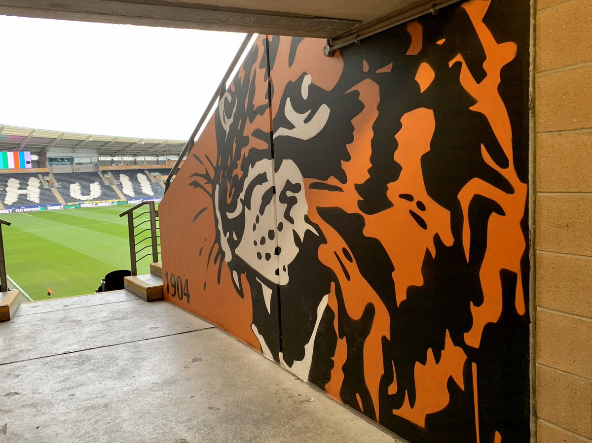 PCDKirkwood's tweet photo. ๐ฎ๐ปโโ๏ธ | Briefing for the @HullCity ๐ @NFFC fixture today at The #KCOMStadium with @Humberbeat and @NottPolFootball colleagues and โThe Bossโ Mr Kirby #Spotter #FootballCops #hcafc #nffc #BoxingDay โฝ๏ธ https://t.co/8ywpoKRvv3