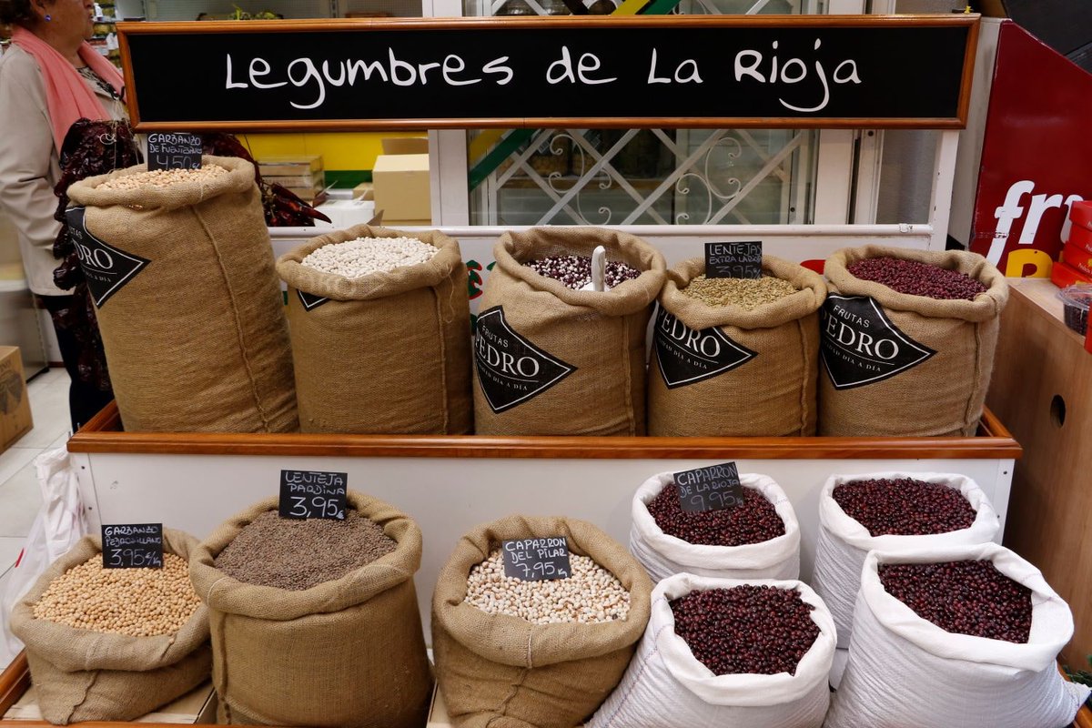 camarascomercio's tweet photo. El Mercado de San Blas de Logroño, además de comercializar productos de calidad, como pescados, especias, chacinas y frutos secos, también forma parte de la historia de la ciudad, ya que fue inaugurado en 1930 #Venatumercado @CEC_Comercio @VenatuMercado https://t.co/QgWfMzVsMr https://t.co/ZvzmjKYYK6