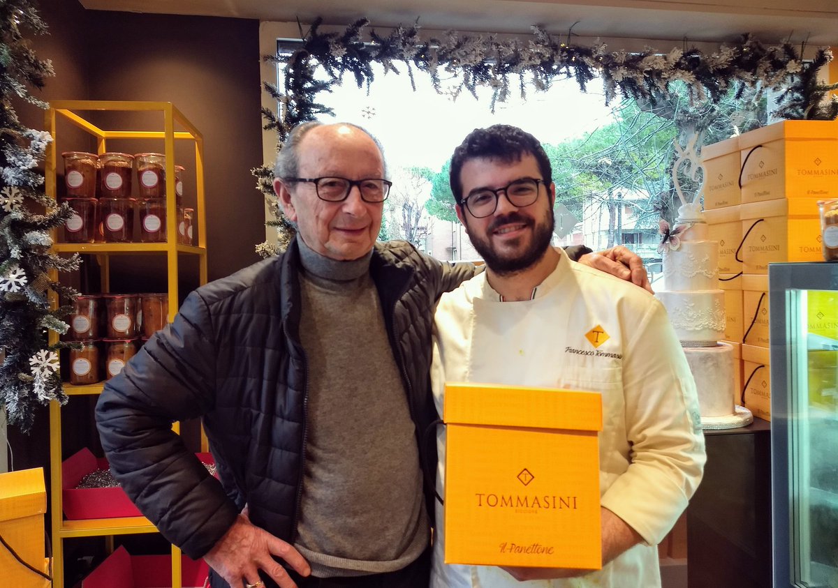 Tommasinipastry's tweet photo. Tanti amici sono venuti a trovarci in questi bellissimi giorni natalizi, il più speciale è stato Eliseo Tonti, uno dei nostri grandi Maestri...Grazie di ♥️
Eliseo e Buon Natale !!
#eliseotonti #pasticceria #pasticceriatommasini #riccione https://t.co/ibDCQsm2vi
