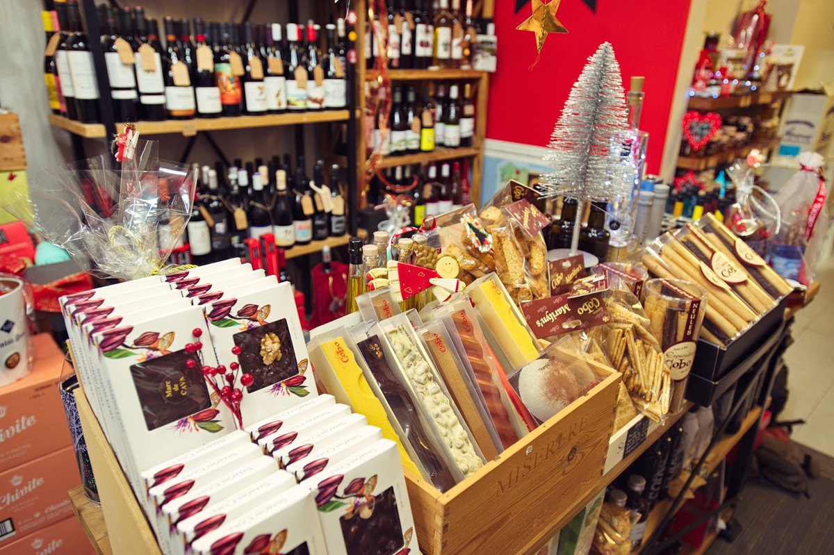 GourmetFoodES's tweet photo. 🍾 ¡Todo listo para acabar el año por todo lo alto y empezar 2020 con el mejor sabor de boca!
😋Te esperamos con un sinfín de ideas gastronómicas para seguir saboreando estas fiestas. 
#Nochevieja #Gourmet #Altafulla
(C/ Marqués de Tamarit 3) https://t.co/D31OoWzOfo