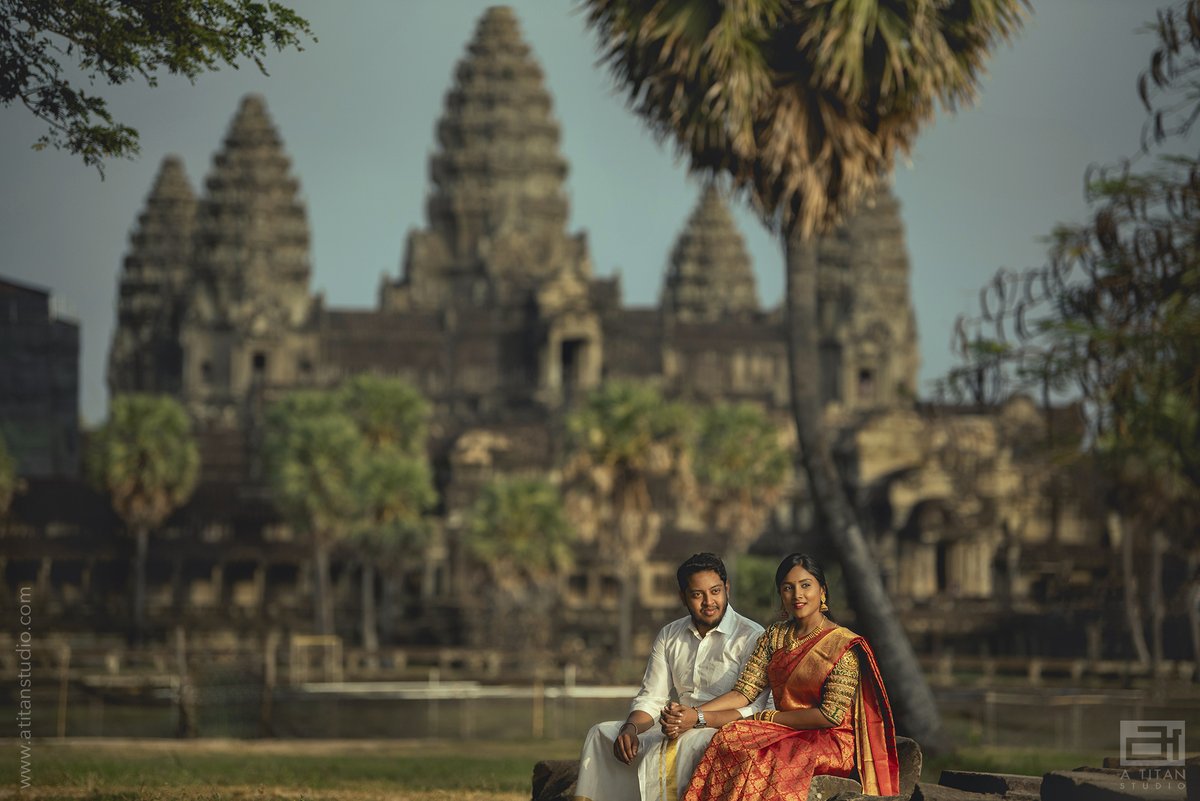 ATitanStudio's tweet photo. We sat filled with love and serenity,
Amidst the majestic landscape,
Admiring the regal spectacle,
Immersing ourselves in the bounty of nature. 
.
#ATitanStudio #DestinationShoot 
#Cambodia #AngkorWat #IndianCouple #CoupleShoot 
#CambodiaTemple #DestinationWeddingPhotography https://t.co/9buEvFIBiF