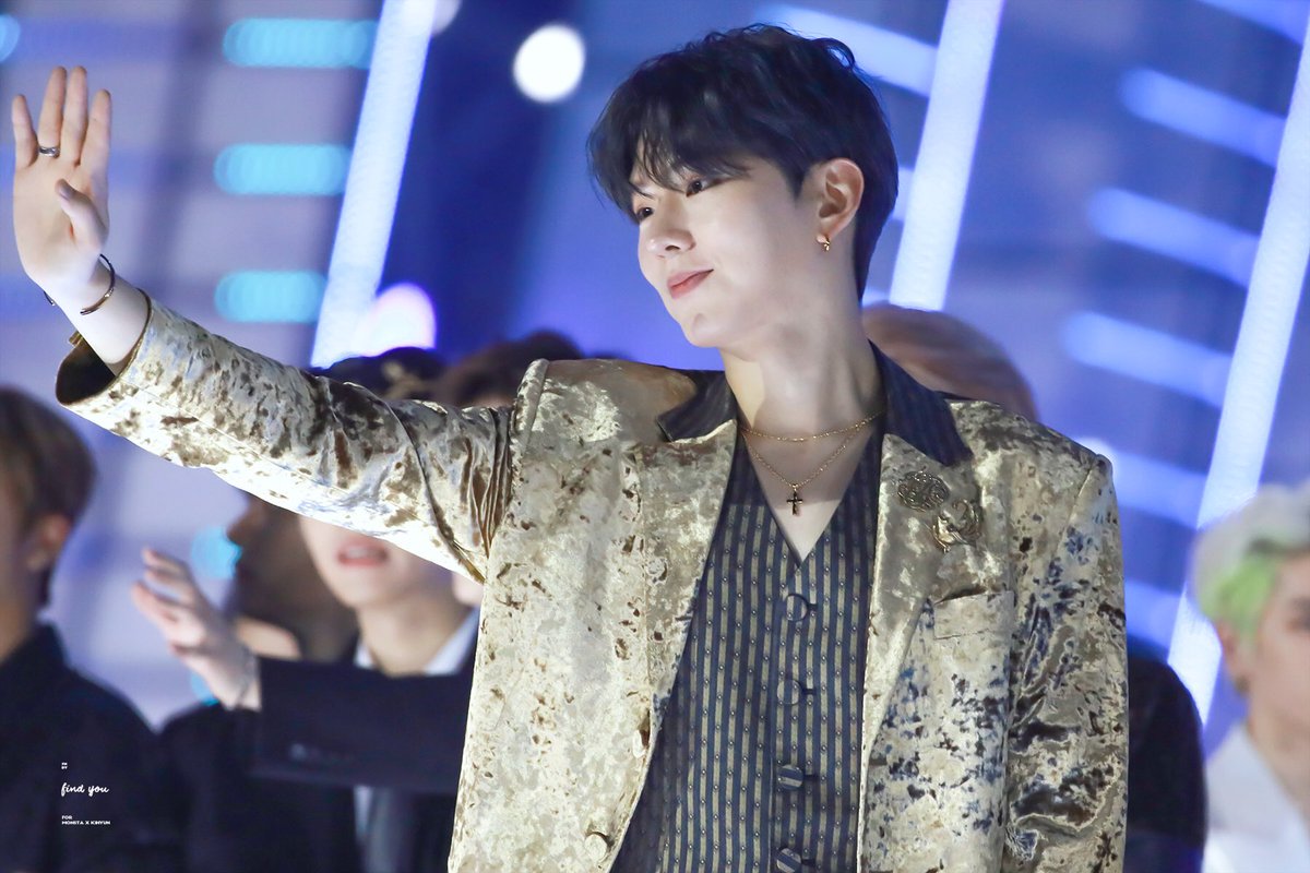 FINDYOU_1122's tweet photo. 191225 몬베베 찾아 인사중🤗
#몬스타엑스 #MONSTA_X  #기현 #KIHYUN @OfficialMonstaX https://t.co/ZbvH6LaC8P