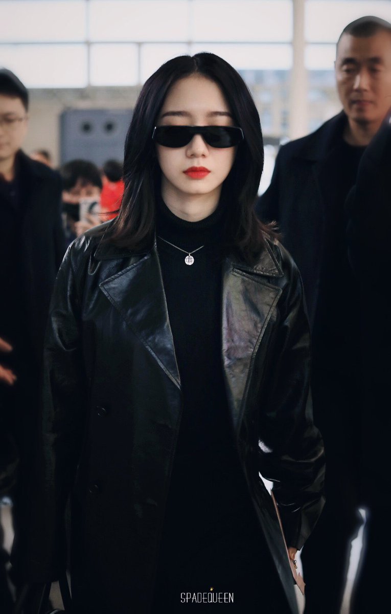 ultxueer's tweet photo. the difference between meixuan's airport fits always make me laugh https://t.co/16FDGqB6nw