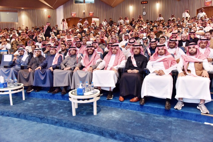 AsharqiaChamber's tweet photo. بحضور نائب رئيس #غرفة_الشرقية حمد بن محمد البوعلي نظمت الغرفة #اليوم ورشة عمل  للتعريف بمنصة #نبدا_سوا الخاصة ب #موسم_الشرقية ، شارك فيها الرئيس التنفيذي للعمليات بالهيئة العامة للترفيه سلطان الفقير وعدد من اصحاب المؤسسات والشركات والافراد ، https://t.co/nn2KtEmyqb