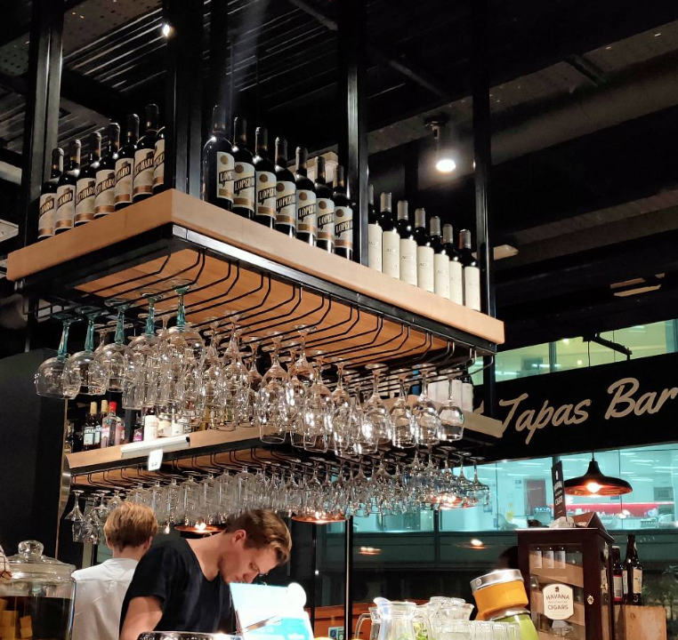 Happy Boxing Day!

Don't let the over-indulging stop just yet... the Christmas holiday is still being celebrated at Las Banderas.

Swing by for a couple of tapas!

Emily Ya-Huey Liu 📸

#LasBanderas #LondonTapas #LondonChristmas