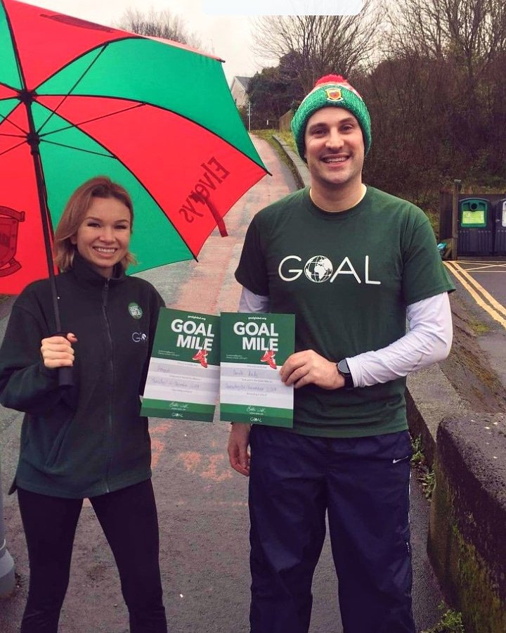 Happy faces @derekreilly after completing the GOAL Mile this morning to support some of the poorest and most of vulnerable communities @goal_global reaches through their work.
@jcimayo thank you for organising it!
#goalmile #humanitarianaid #activeduringchristmas #helpingothers