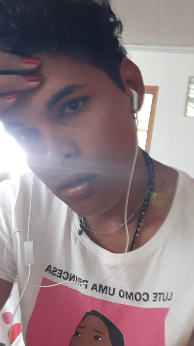 Rickymachado19's tweet photo. Pós Natal juntando os cacos dos pisca pisca hahaha... https://t.co/H7KAOA32yv