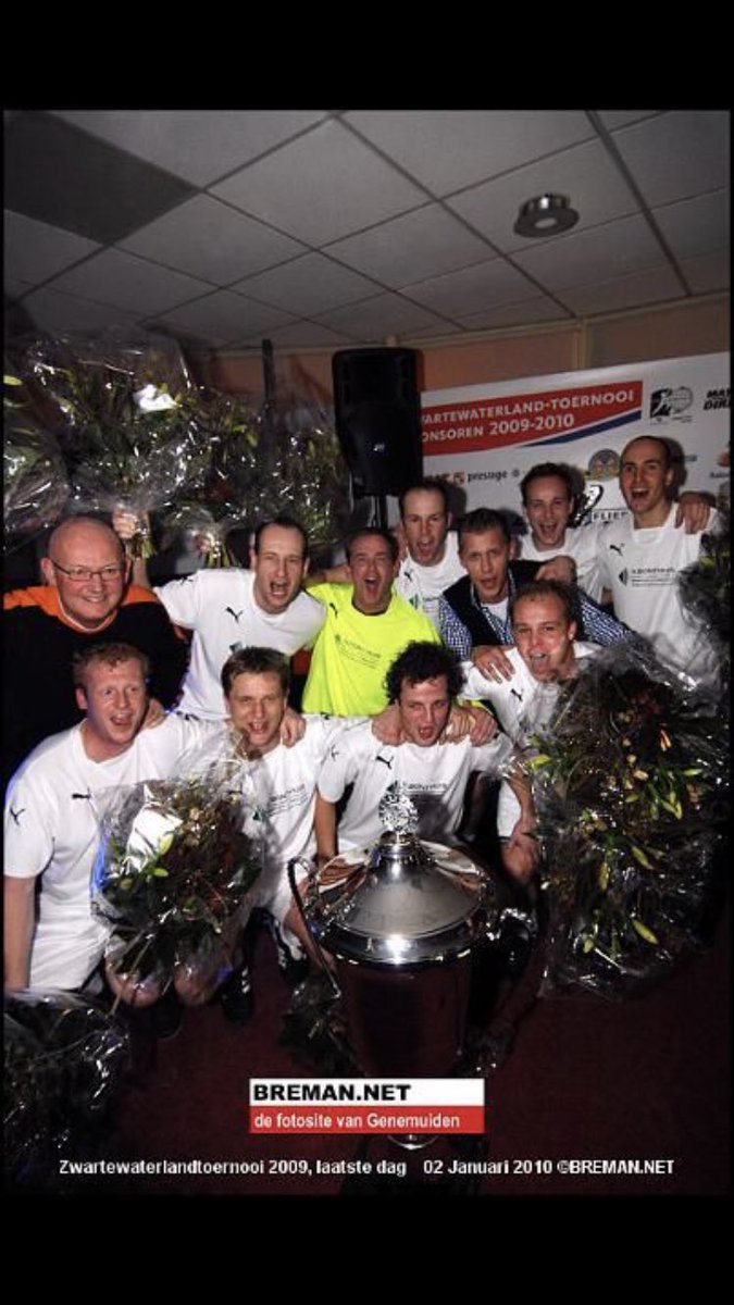 Elk jaar bij <a href="/zwlandtoernooi/">Zwartewaterlandtoernooi</a> gedachten weer even terug naar onze coach van toen, Willem ‘de Kuunie’. Geweldige man. Vaak een maand van te voren al zenuwachtig. Echt een gemis. Nu 10 jaar geleden dat we ‘m mochten winnen met Bonthuis en onze coach 😊. Morgen weer een poging wagen.