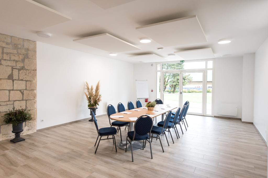 domainedorgival's tweet photo. Nouvelles salles au #domainedorgival pour accueillir vos collaborateurs/clients dans toutes les configurations, de la petite réunion à l'AG plénière.
@hautsdefrance @CCIAisne @CGPME02 @Chambagri_02 @CCIEntreprendre @f_entrepreneur @CCI_hdf
#Reunion #Seminaire #AG #Event #Congres https://t.co/9YvnfhhSeP