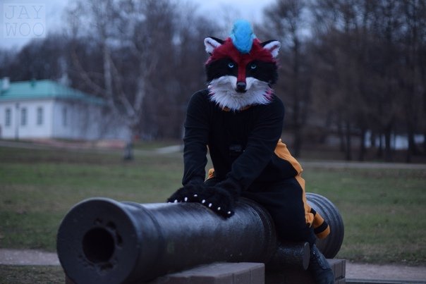 MyvalEric's tweet photo. Как вам моя пушка?)

#fursuit #furry #raccoon #furryfandom #furrycommunity #furryartist #furryoc #fursuiter #fursuiting #furries #fursona #fullsuit #fullsuiting #fursuitmaking #fursuiters #furrymeme #furryfun #фурсьют #фурри #енот #сьютер #фурсьютер #косплей #фурсьюты #фурсьютеры https://t.co/M06Racdomh