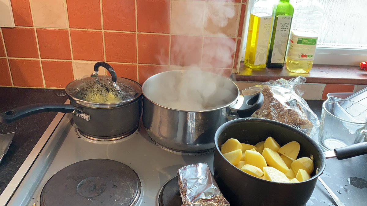 Listening to the Ceol FM Christmas stream while preparing the St. Stephens's day dinner.