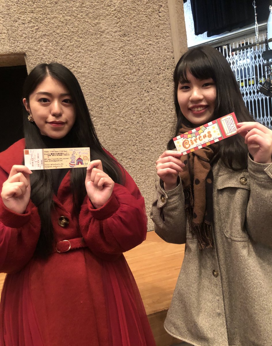 TheFirstCry_Hit's tweet photo. 【カウントダウン開始‼︎】【2日前!】

冬ライブまであと2日ですね🎪🥰💕今日はパンフレットとチケットのイメージを少し公開！
サークル員が持ってくれました！

*只今チケットはキャンセル待ちの連絡のみをDM/リプ/メールにて承っています

12/28 TFC冬ライブぜひ、お越し下さい🎪 https://t.co/UEDbctmutf