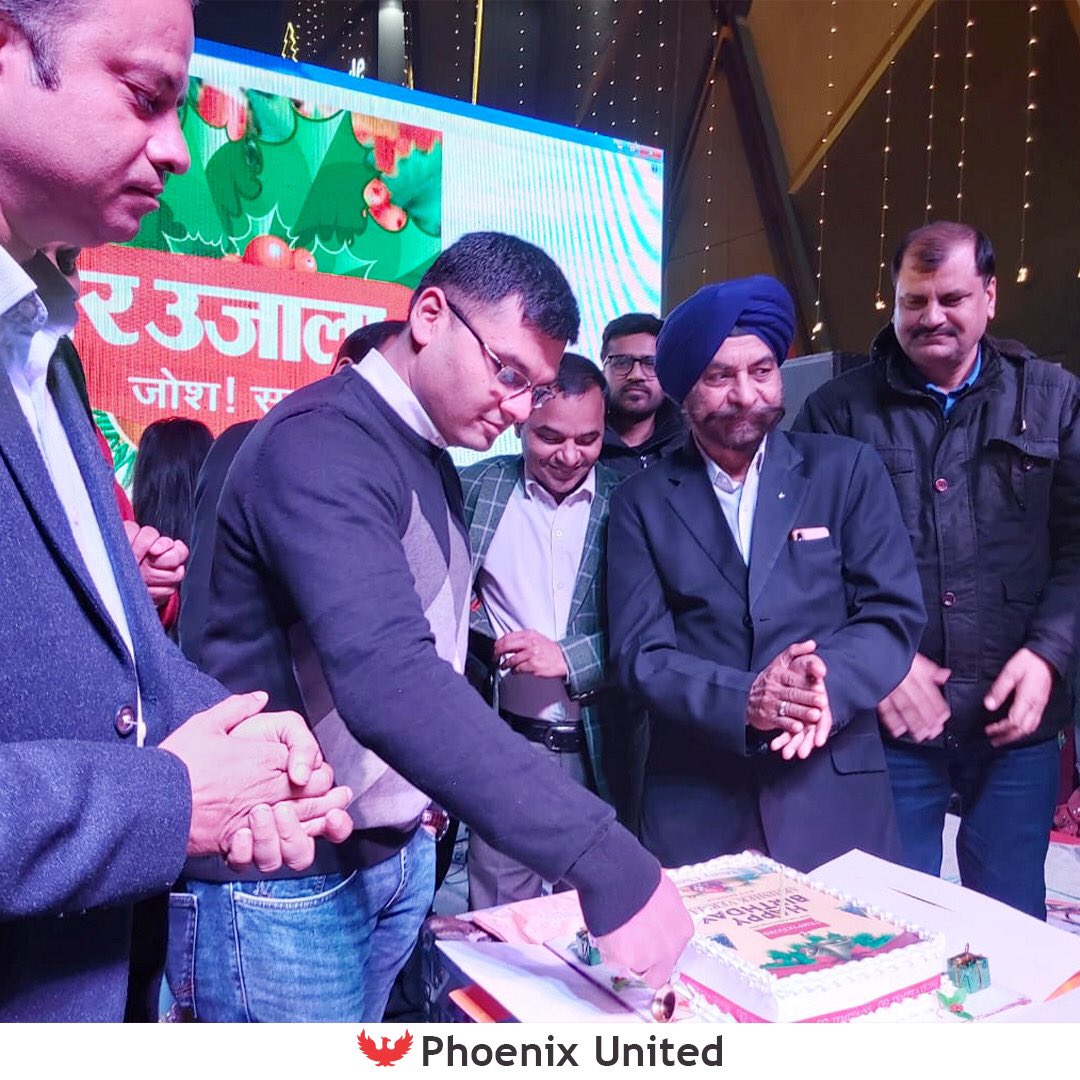 PhoenixUnitedBE's tweet photo. Amidst this Magical time of the year, it was all Merry & Sparkly at Phoenix United. With multiple performances like singing competition, dance competition, center attractions like Meet & Greet.
#MagicalChristmasAtPhoenix.
Take a look! #xmas #christmastree #phoenixBareilly https://t.co/VSmeRv4Bm4