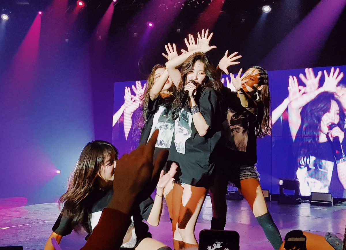MRGLiveOfficial's tweet image. 📣Toronto, do you remember this show?! @official_sunmi_ packed @QueenETheatreTO and put on such an exciting performance, that it made our top 2019 highlights! Who was in the crowd? Comment below! 

📸@m1cstan