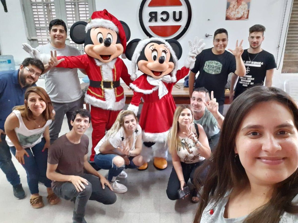 📌🎅La juventud Radical de Lanús, como iniciativa solidaria, visitó los hospitales Narciso Lopéz y Evita del distrito de Lanús, haciéndoles llegar a cada niño su regalo en esta Navidad. <a href="/jradicallanus/">Juventud Radical de Lanús</a>