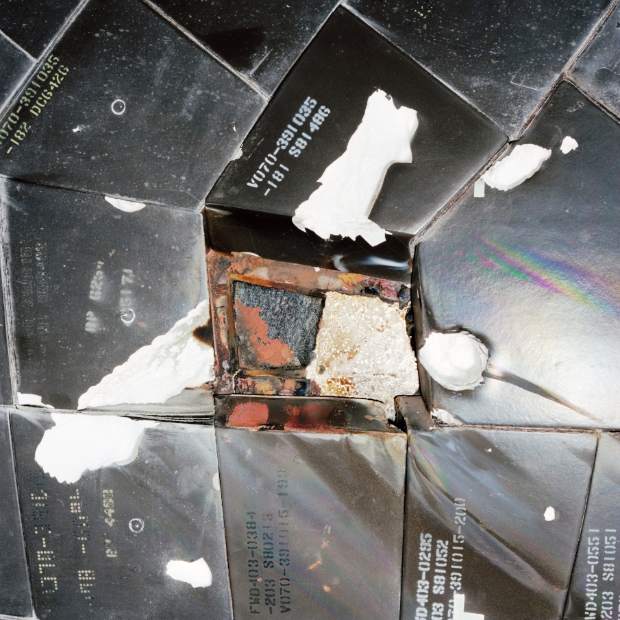 SpaceAboveUs's tweet photo. Atlantis is back on the launchpad for STS-27, our third fully classified mission. Despite the secret nature of the mission, we find a lot to say about the thermal protection system and zero-g football. (Note the damage on Atlantis' wing in the landing photo) #STS27 1/4 https://t.co/vIfsSSdS4u