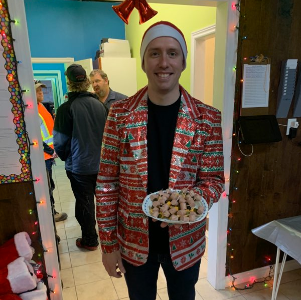 choicesforyouth's tweet photo. Our EESE team hosted their holiday celebration on Friday with help from @NalcorEnergy and a delicious donation @NalcorEnergy 🍗 🍟 The big man in red even stopped by... and he looked suspiciously like one of our team members, Rory 🤔 😂 🎅 Happy Holidays from EESE! #GiveHome https://t.co/4eOcKqE5DI