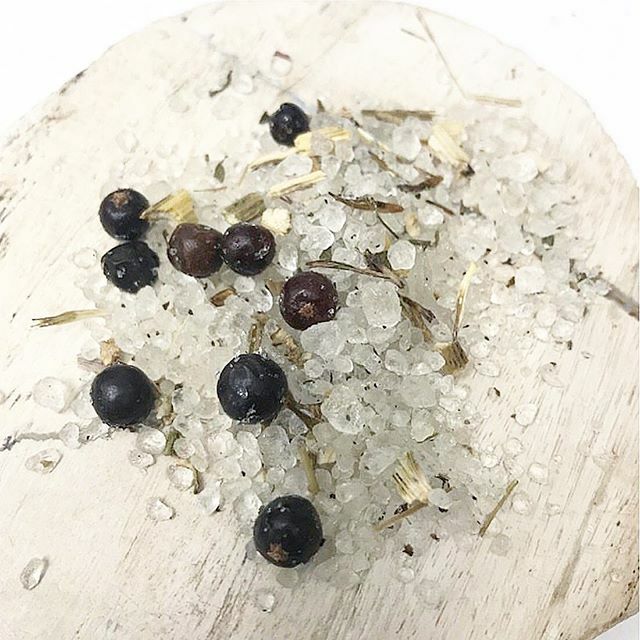 CSAPOTHECARY's tweet image. Taking the day to unwind after holiday craziness🛀🏽
📷 : @coldspringapothecary.jp ift.tt/2tVb1vh