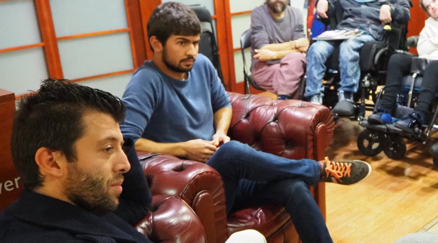 PodiumCastellon's tweet photo. ¿Os acordáis de nuestro n°5 'Maneras de #ascender'? 📰 Exacto, si, ese en el que 📷 Ángel #Dealbert es protagonista. 📆 Hoy hace un año que lo presentamos en @Llibreriaargot. @Dealbert_Eli nos acompañó junto a @marenya14, con quien rememoró anécdotas del ascenso del @CD_Castellon https://t.co/X2AxdwUU8F