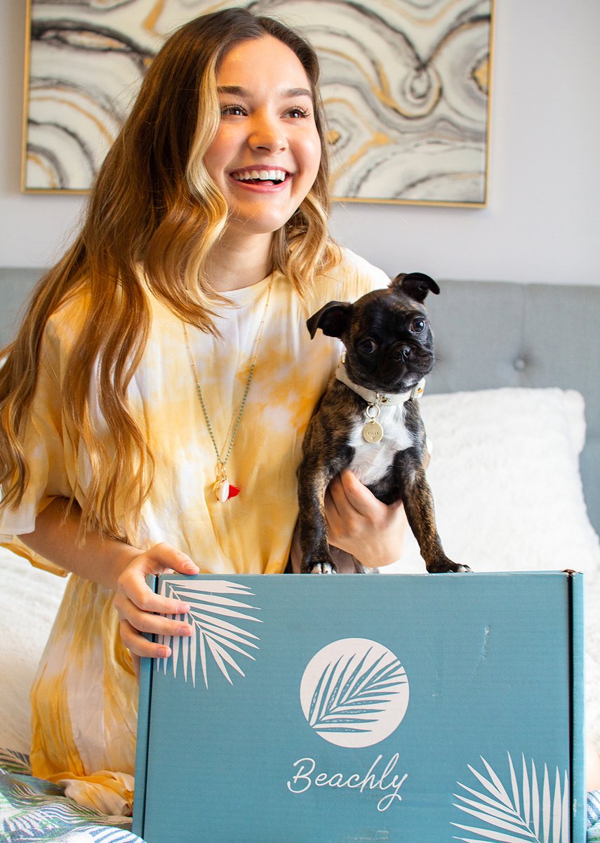 BeachlyBox's tweet photo. Beachly Besties 🐶How cute is @emsoen and her pup?! Add our Beachly Winter Box into the mix and it's basically the best day ever 😍#beachly #beachlybox https://t.co/guHqAmov9q