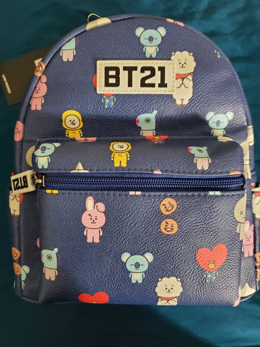 BB_LADY_'s tweet photo. I just want to say that I hope everyone had a wonderful Christmas!!!! Also, out of all the beautiful gifts that I received from my loved ones I was surprised by these the most! My little sister knows me so well!! 😁😁😁🙃🙃 https://t.co/NH3Q4ZnBtR