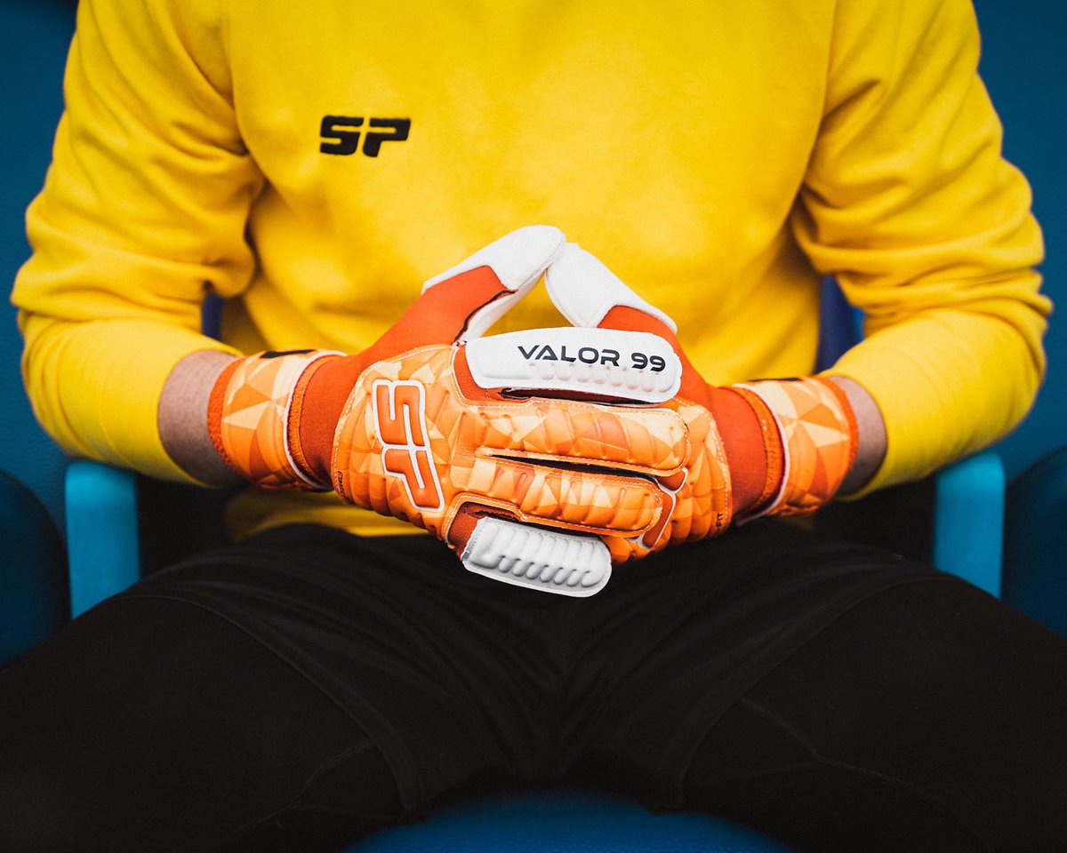 spfutbolES's tweet photo. Listos para la batalla
—
Valor 99 RL
https://t.co/4pjbIER5lt
—
#spfútbol #guantesdeportero #goalkeepergloves #Valor99 https://t.co/2luXbcBZ75