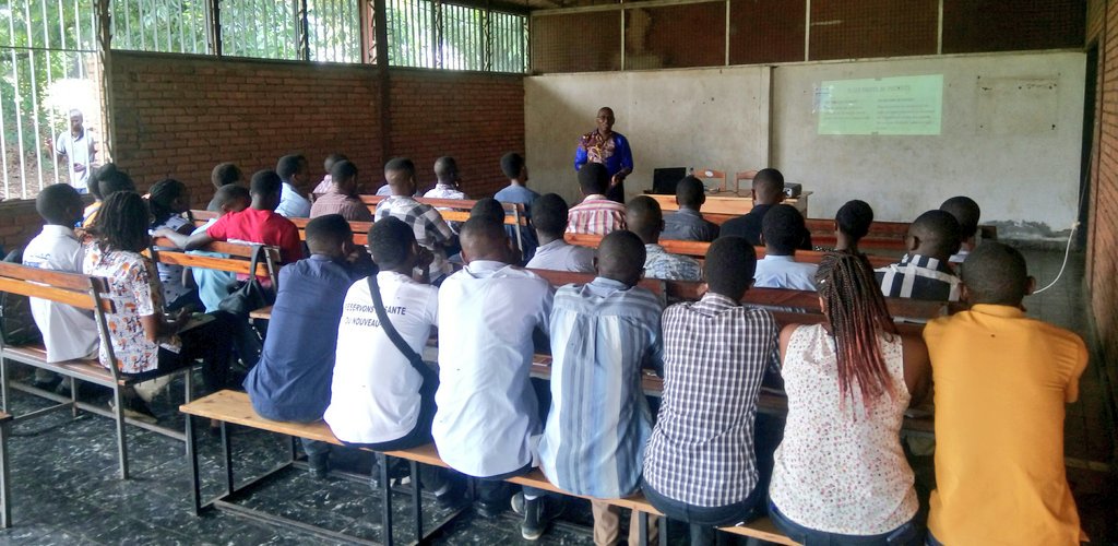 abem_burundi's tweet photo. Jour 4

Place au SCORP ou Standing Committee On human Rights and Peace

Le SCORP s'est assuré de renforcer l'esprit de leadership parmi les futurs médecins par plusieurs formations en collaboration avec Greenland Alliance et la présence de @Aniyonizigiye 

#ABEM #ABEM2019 https://t.co/TrtfDnGcgP
