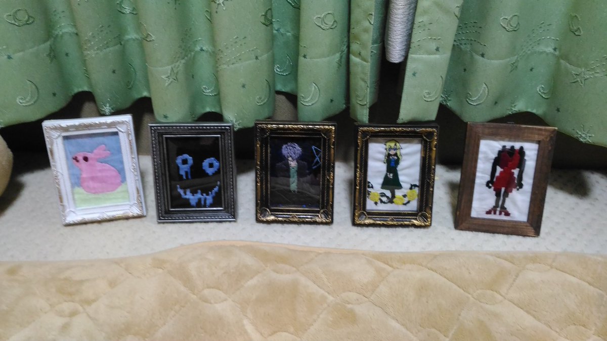 奈雲 つみねこ漫画デジタル修正版10話目30 完了 完成なり Ibの赤色の目 表 刺繍絵 二枚目は過去縫ったゲルテナ作品並べてみたでごわす 眠いでござる メルカリで販売してるでございましてよー P Zzz Ib フリーゲーム ハンドメイド 刺繍絵