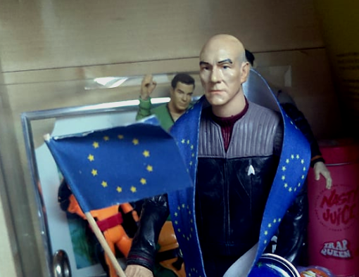 DietmarPichler1's tweet image. Im glad that Sir Patrick Stewart @SirPatStew  supported  remain🇬🇧🇪🇺! I guess Captain Jean Luc Picard would be a "remainer" as well! #Remain #PeoplesVote #stopbrexit #FBPE 🇪🇺