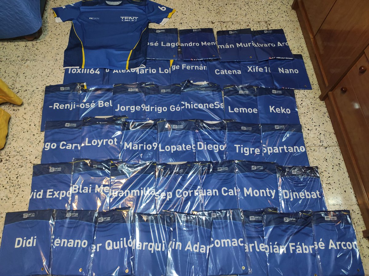 Parece que Papá Noel también pasará por casa de nuestros pilotos 🎅😍

Ya están aquí nuestras equipaciones listas para empezar el 2020 de la mejor manera posible!👌

Trato y calidad inmejorables, gracias a <a href="/6Kskin/">6KSKIN</a> y <a href="/ShaphiRaDesigns/">ShaphiRa (Safi) 🌹 Ainoa Mrtz</a> 🔝