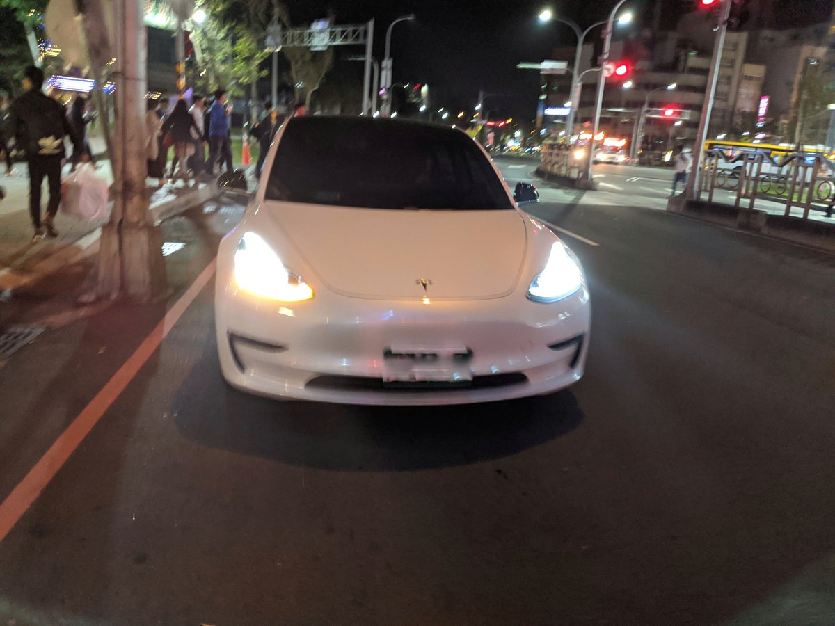 dat_ht's tweet image. I called an #Uber and this carbon-fiber-trimmed full-auto dual-motor baddie showed up! 😍👌 #Tesla #Model3 5/5⭐